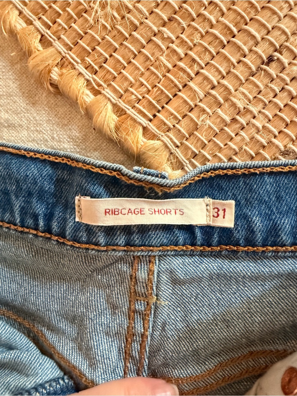 Levi’s Ribcage Shorts - Picture 4 of 5